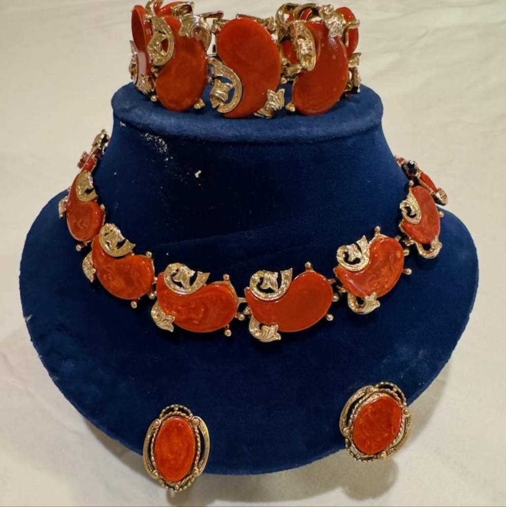 Star Bakelite parure set